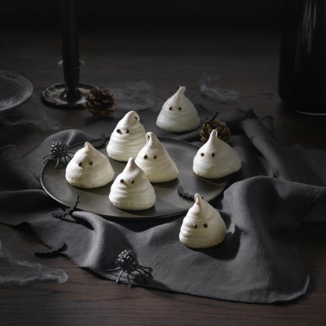Meringue ghosts