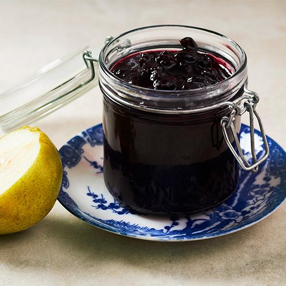 Black currant jam with pears and cinnamon