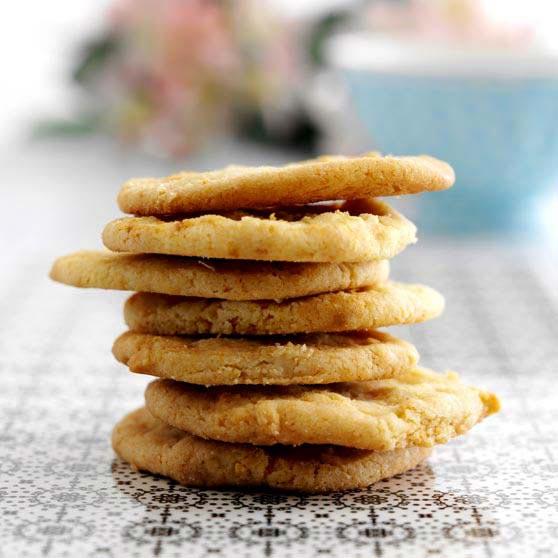 Biscuits with marmalade