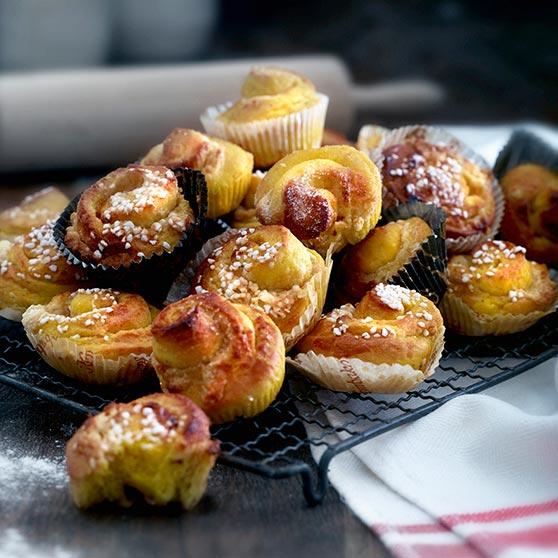 Saffron and White Chocolate Buns