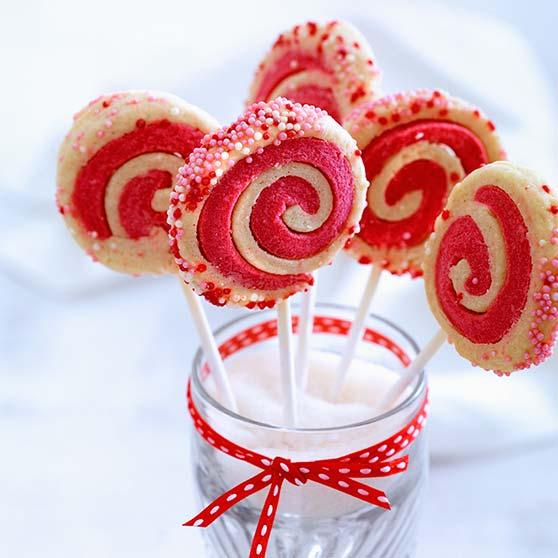 Dizzy biscuit lollipops