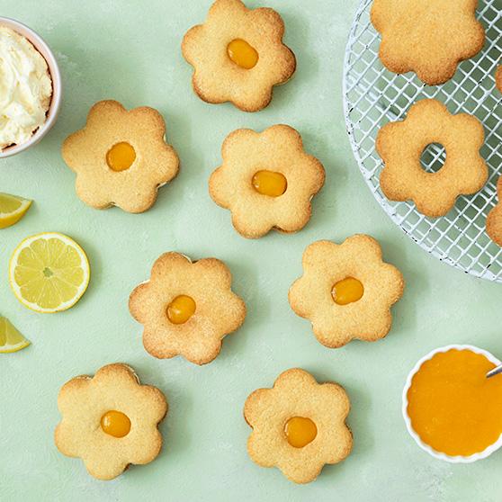 Lemon daisy biscuits